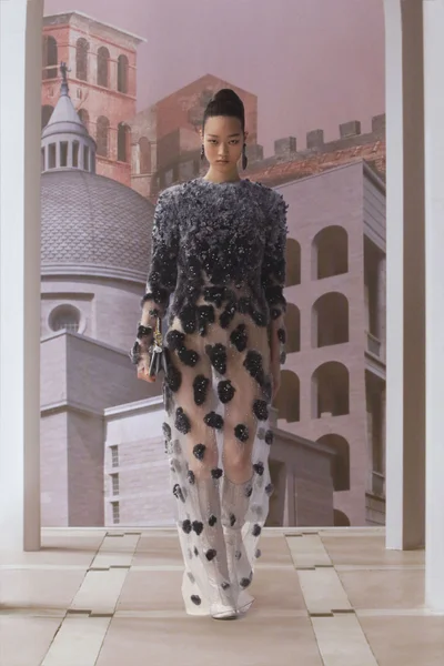 Look 28